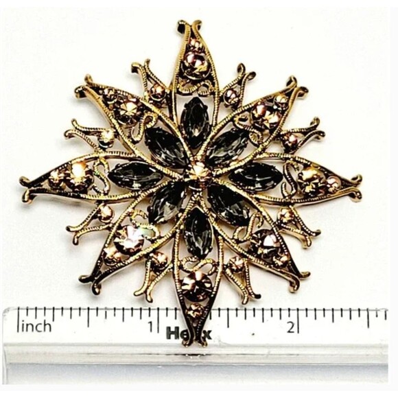 MCM Brooch Prong Set Filigree Star Maltetese Cross Gold Tone Crystals 2.6" EUC! - Picture 4 of 5